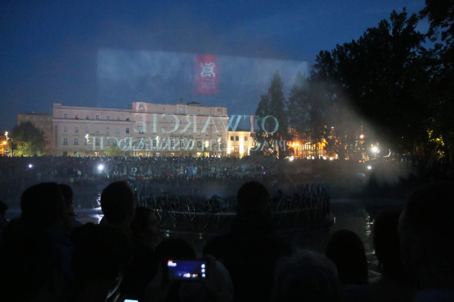 Pokazy przy fontannie w Lublinie
