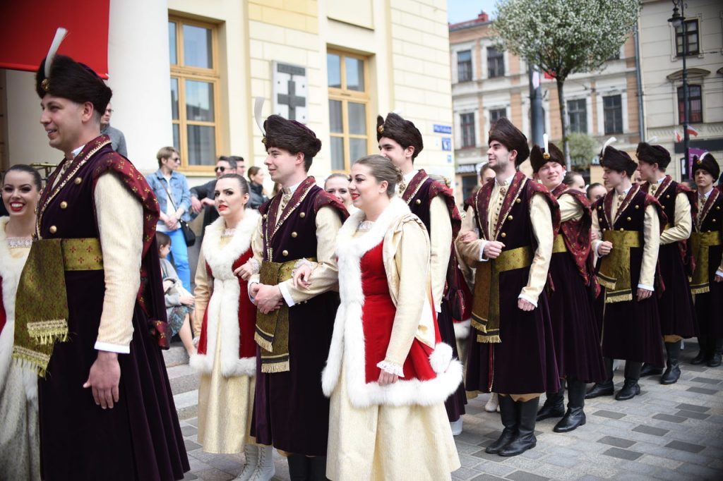 Polonez Dla Lublina. Tak Zatańczyli Lublinianie (zdjęcia) - Lubelski.pl ...