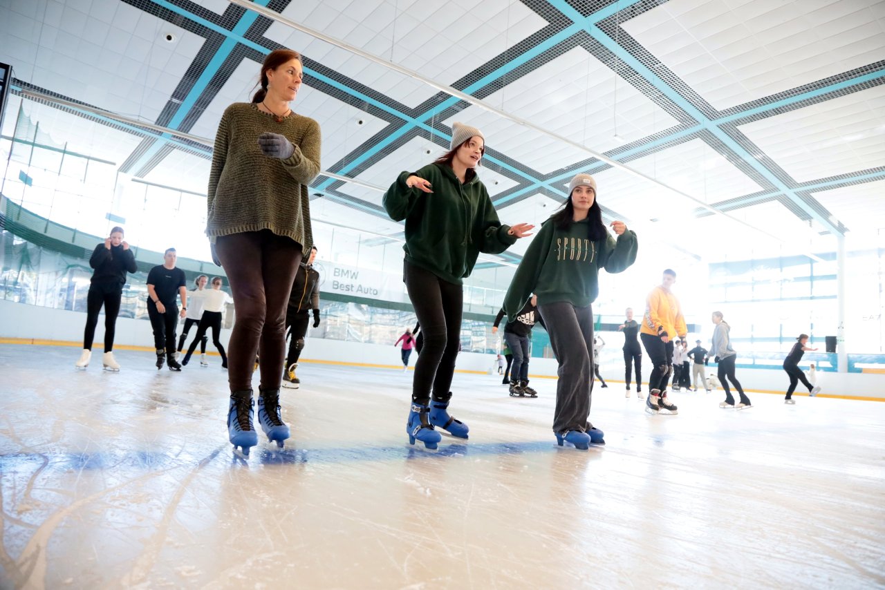 Icemania w Lublinie już otwarta. Chętnych na jazdę nie brakowało (zdjęcia)