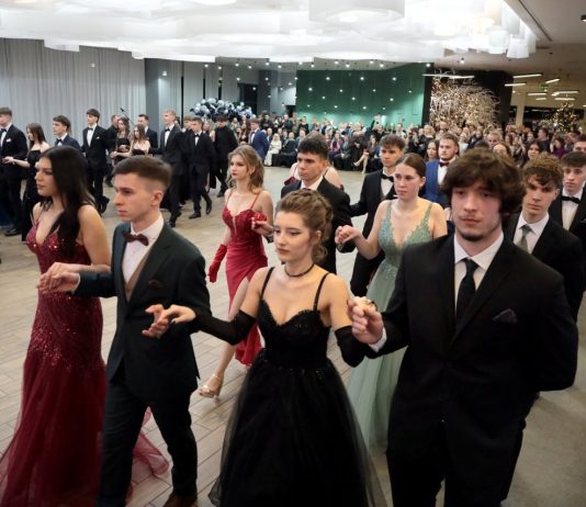 Studniówka uczniów Państwowych Szkół Budownictwa i Geodezji w Lublinie (zdjęcia)